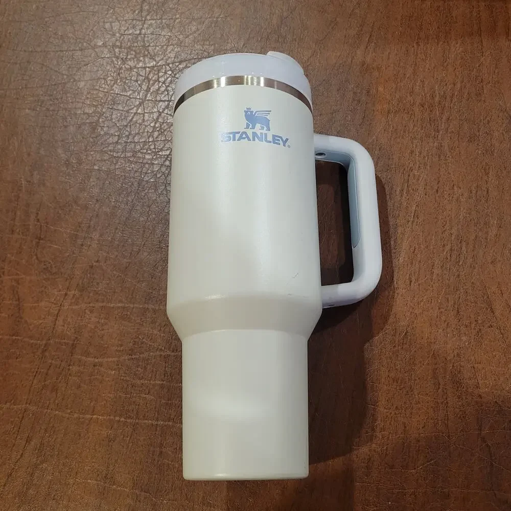 Stanley Quencher Tumbler 40oz Gray New, no tags.
